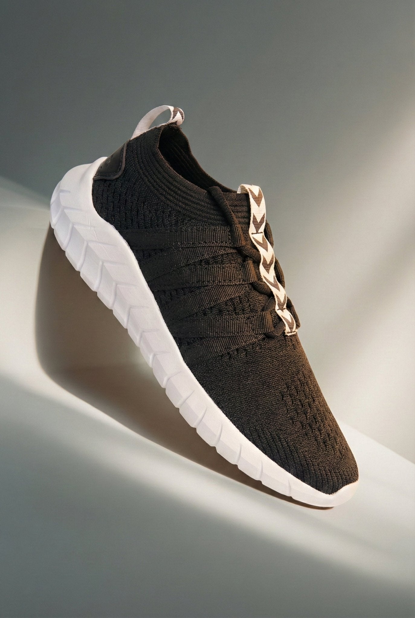 Hummel Coral Unisex Sports - Footcourt Egypt