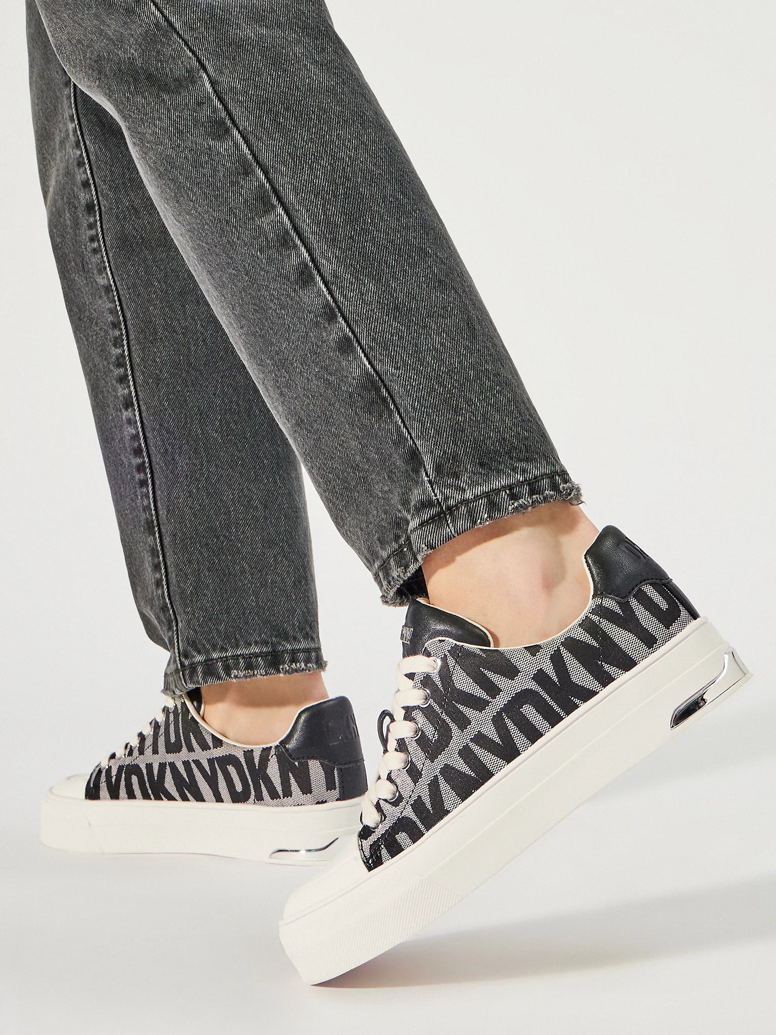 DKNY York Sneakers Low - Footcourt Egypt