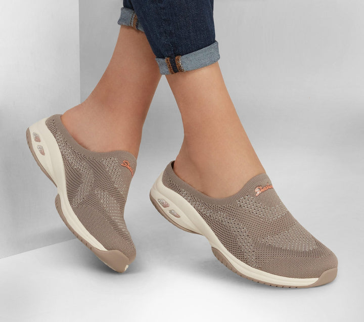 Breathe-Easy Simple Pleasure Stretch Collar Scooped Knit Bungee Slip On - Footcourt Egypt