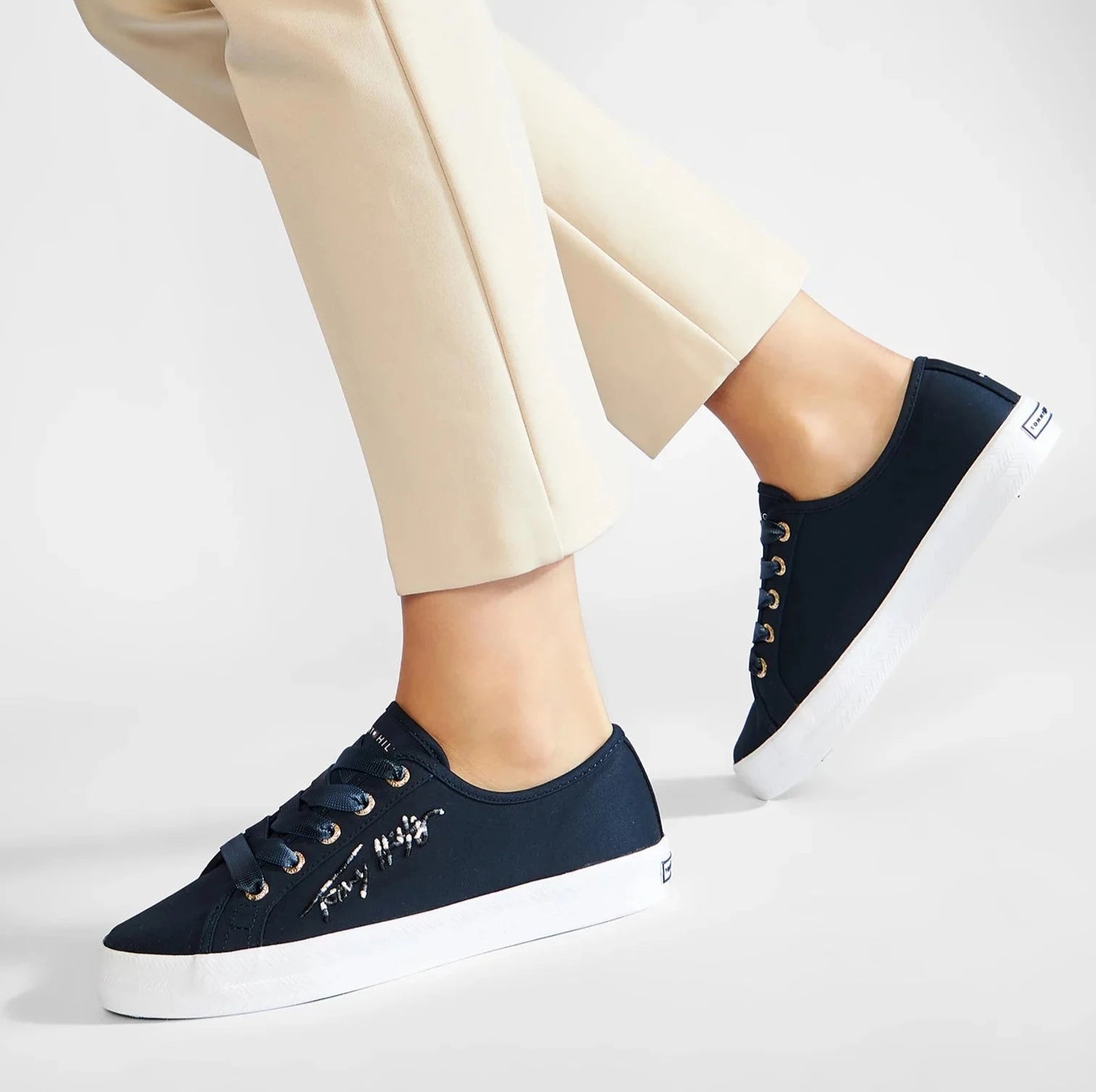 Tommy Hilfiger Essential Gradient Sneaker (8011510153468)