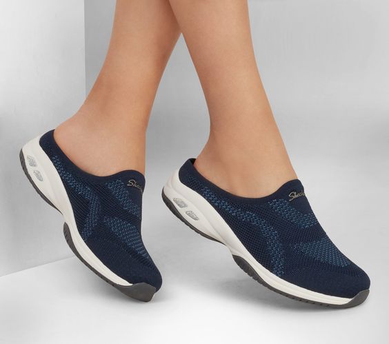 Skechers Women's Breathe-Easy Simple Pleasure Stretch Collar Scooped Knit Bungee Slip On - Footcourt Egypt